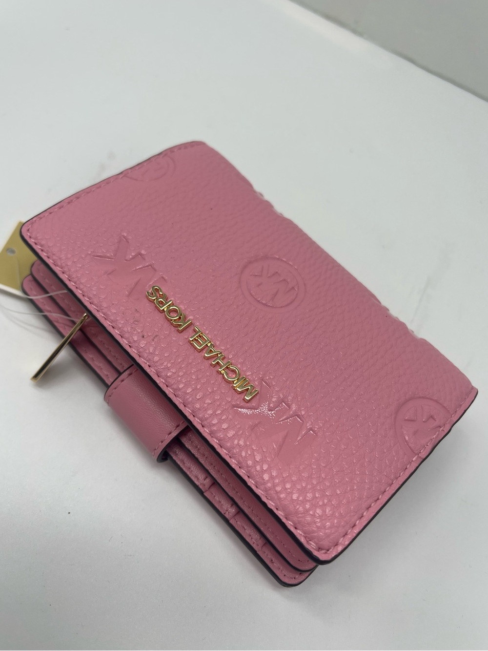 MICHAEL KORS Jet Set Travel Med ZP CN Logo Debossed Bifold Wallet
Carnation 
NWT
